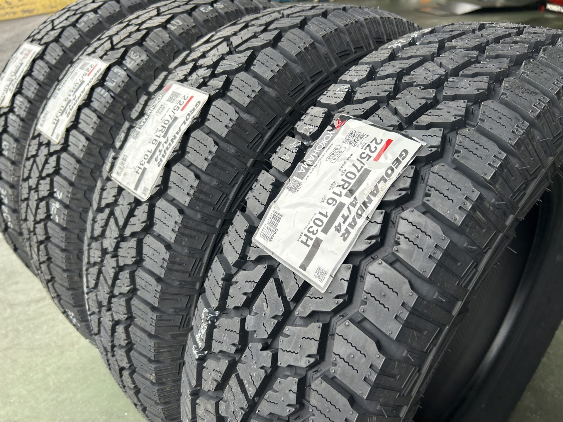 225/55R18　タイヤのみ4本　デリカD:5新車外し ヨコハマジオランダー デリカD:5へ冬季路面にも強い⁉ヨコハマ【ジオランダーA/T4】を装着