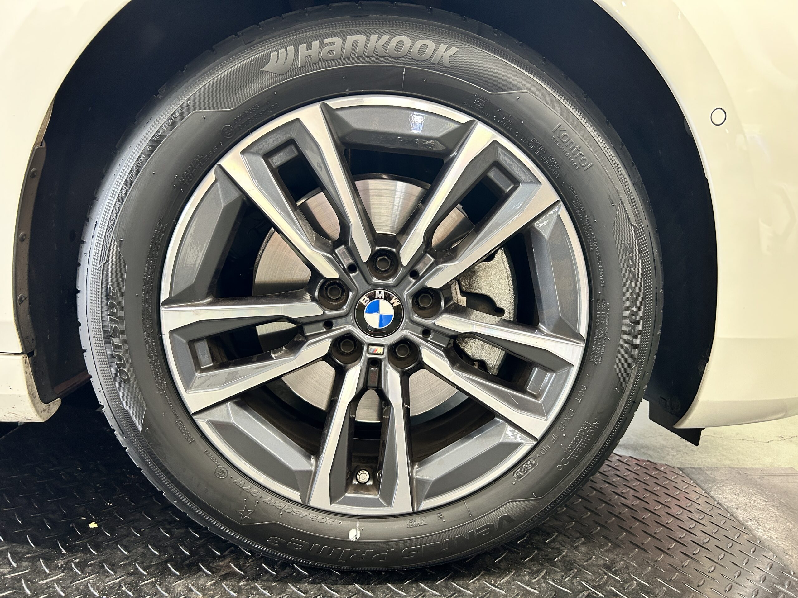 承認☆マーク刻印タイヤもお任せください！】BMW218dのタイヤ交換を